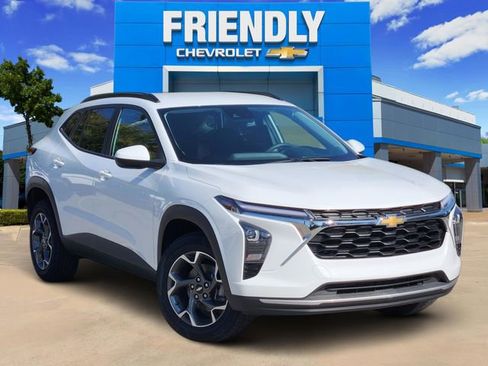 Used 2024 Chevrolet Trax LT image 1