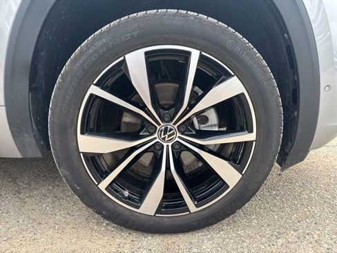 Certified 2025 Volkswagen Atlas Cross Sport SEL Premium R-Line image 36