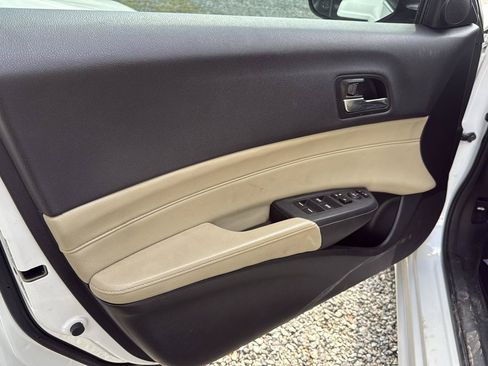 Used 2014 Acura ILX w/ Technology Package FWD image 7