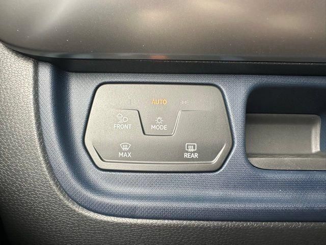 New 2025 Volkswagen ID. Buzz Pro S RWD image 33