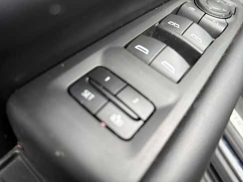 Used 2023 Chevrolet Suburban LT w/ Luxury Package image 34