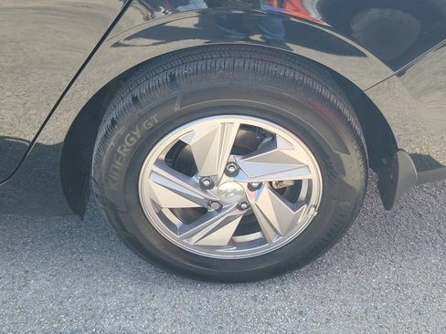 Used 2025 Hyundai Elantra SE FWD image 8
