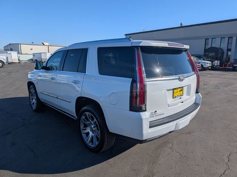 Used 2017 Cadillac Escalade Premium Luxury image 6