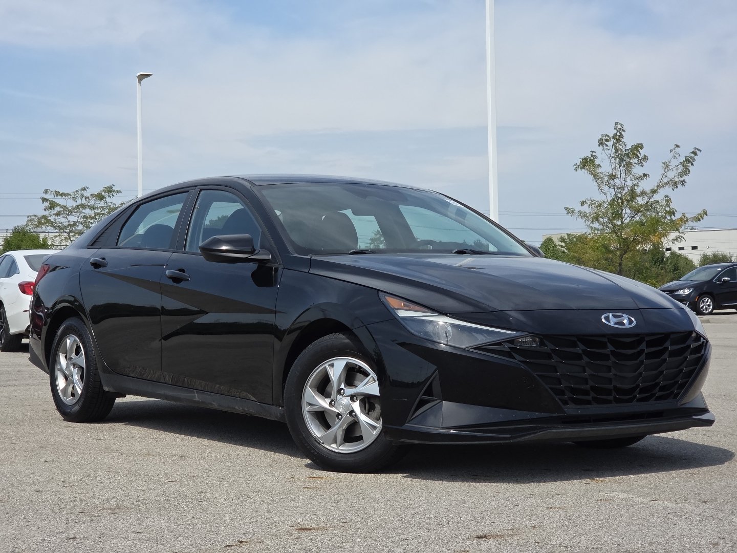Used 2021 Hyundai Elantra SE FWD image 2