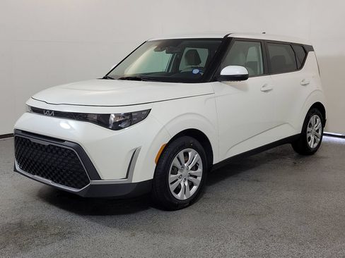 Used 2023 Kia Soul LX FWD image 3