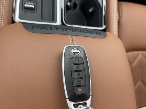 New 2026 Nissan Pathfinder Platinum image 19