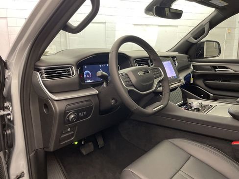 New 2025 Jeep Wagoneer L Series II w/ Convenience Group I image 18