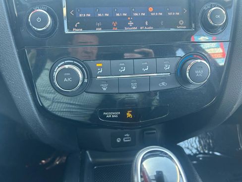 Used 2021 Nissan Rogue Sport S image 10