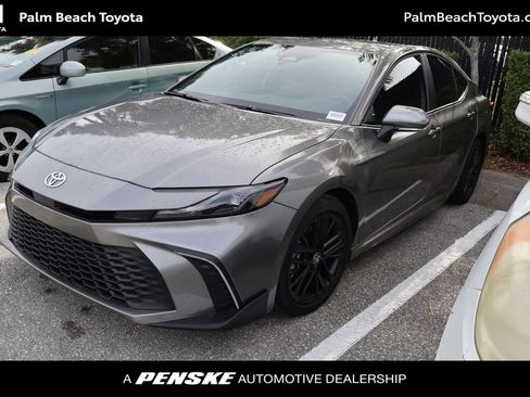 Used 2025 Toyota Camry SE w/ Convenience Package FWD image 1