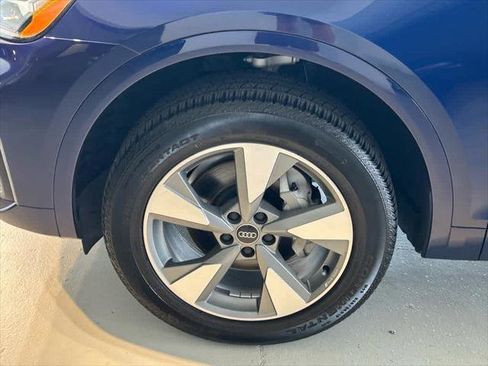 Certified 2025 Audi Q5 2.0T Premium Plus image 8