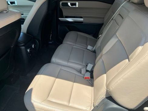 Used 2020 Ford Explorer XLT w/ Equipment Group 202A AWD/4WD image 19