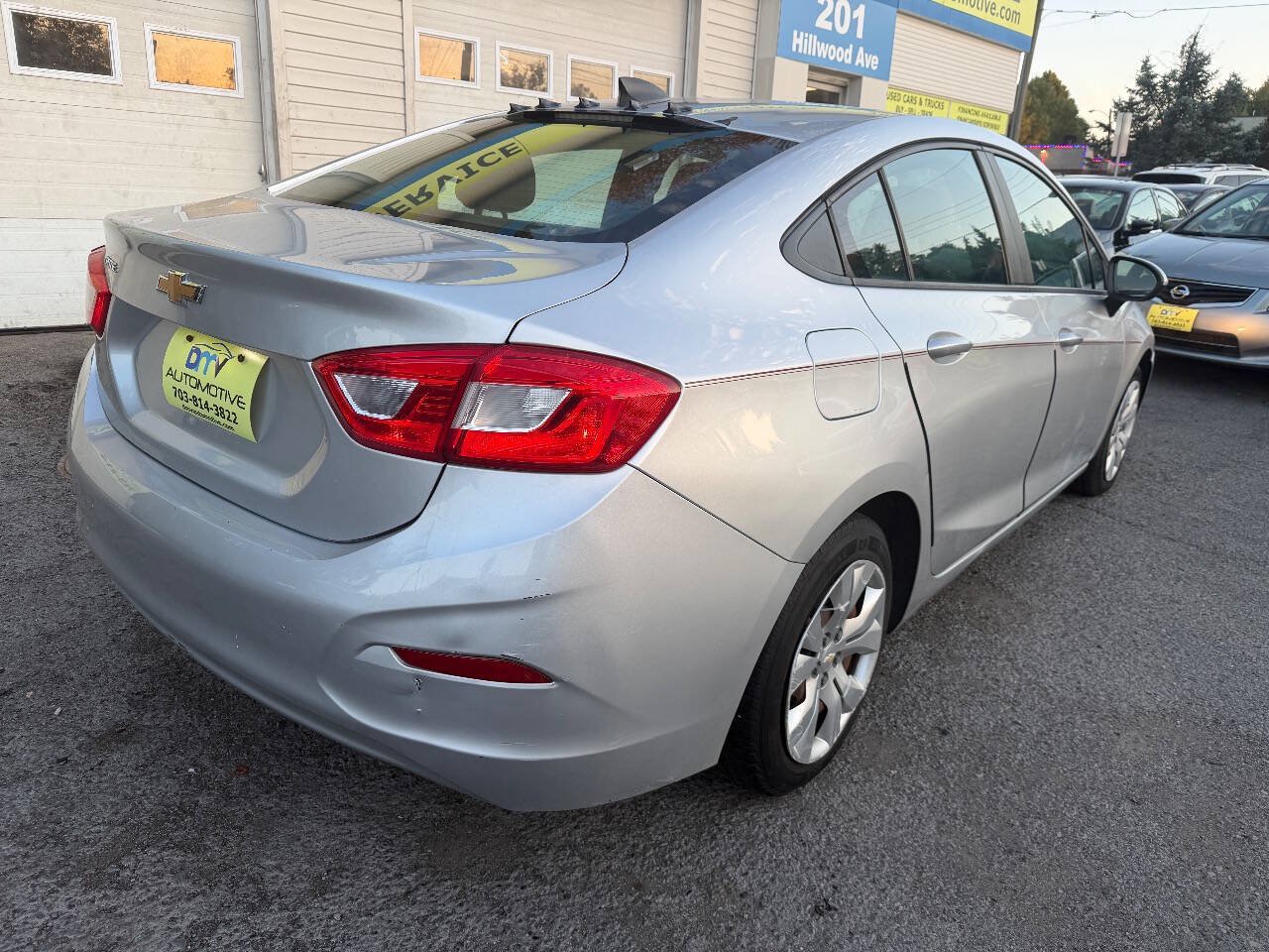 Used 2017 Chevrolet Cruze LS FWD image 5