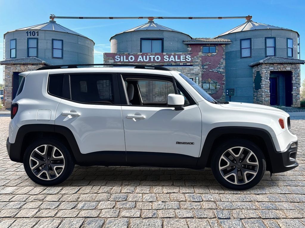 Used 2017 Jeep Renegade Latitude w/ Popular Equipment Group FWD image 6