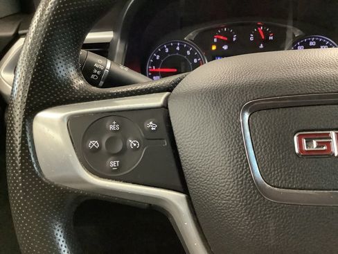 Used 2023 GMC Acadia SLE w/ Driver Convenience Package FWD image 23