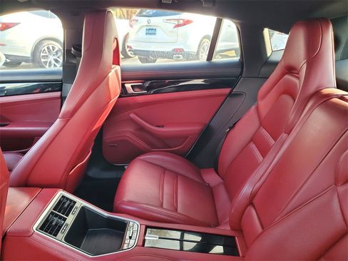 Used 2019 Porsche Panamera 4 image 12