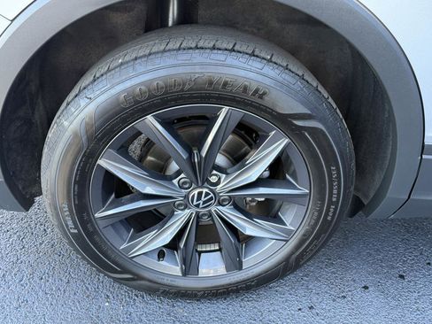 Used 2024 Volkswagen Tiguan SE image 26