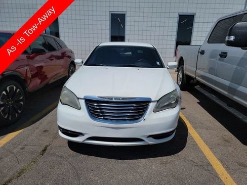 Used 2013 Chrysler 200 Touring w/ S Exterior Appearance Pkg FWD image 2