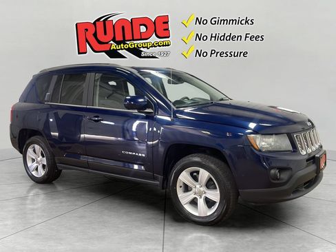 Used 2014 Jeep Compass Latitude w/ Sun/Sound Group AWD/4WD image 8
