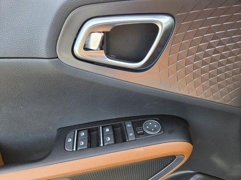 Certified 2025 Kia Soul EX FWD image 18