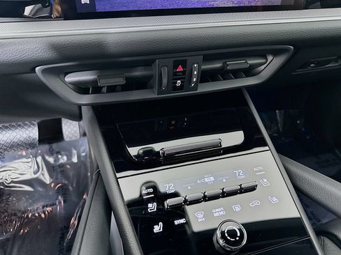 Certified 2026 Porsche Cayenne AWD/4WD image 18