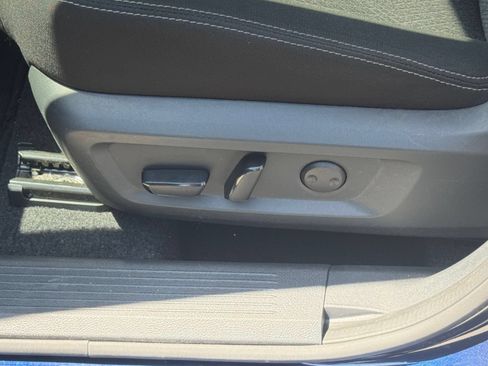 Used 2025 Nissan Rogue SV FWD image 18