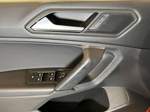 Used 2019 Volkswagen Tiguan SE AWD/4WD image 19