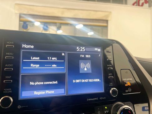 Used 2020 Toyota Highlander XLE image 23