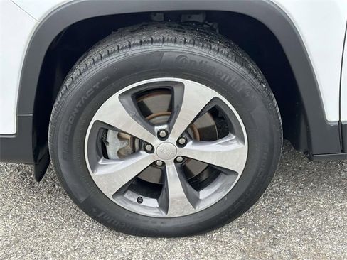 Certified 2019 Jeep Cherokee Limited image 10