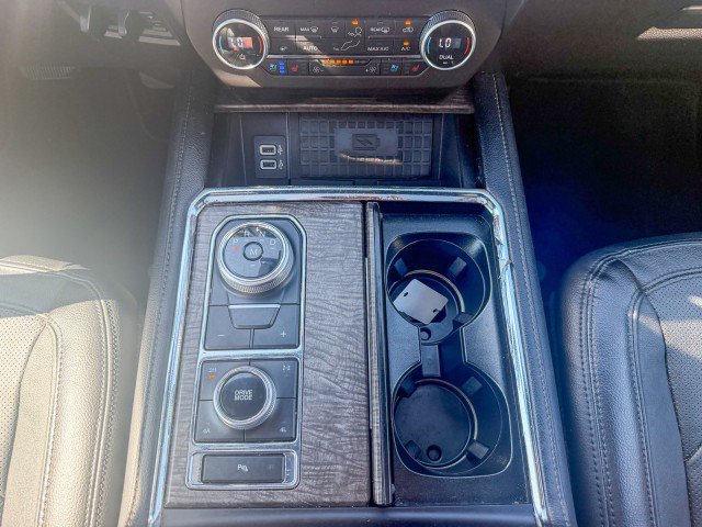 Used 2019 Ford Expedition Limited w/ Equipment Group 301A AWD/4WD image 13