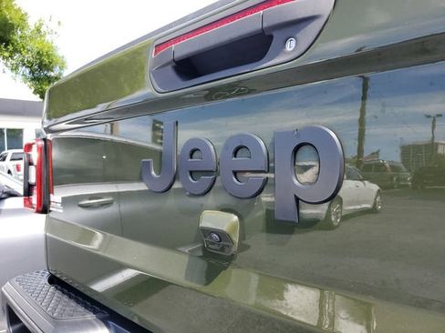 Used 2021 Jeep Gladiator Sport image 6