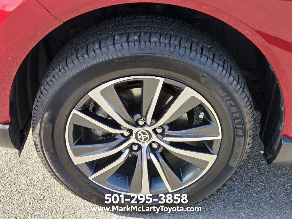 Used 2022 Toyota Venza LE AWD/4WD image 16