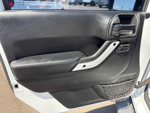 Used 2015 Jeep Wrangler Unlimited Sahara AWD/4WD image 10