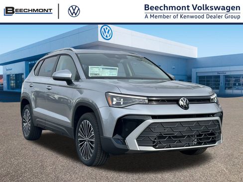 New 2026 Volkswagen Taos SE image 1