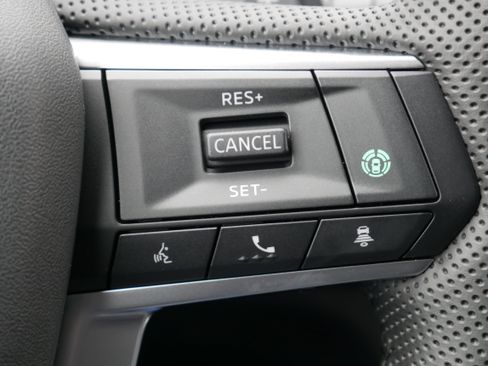 Used 2025 Mitsubishi Outlander AWD image 25