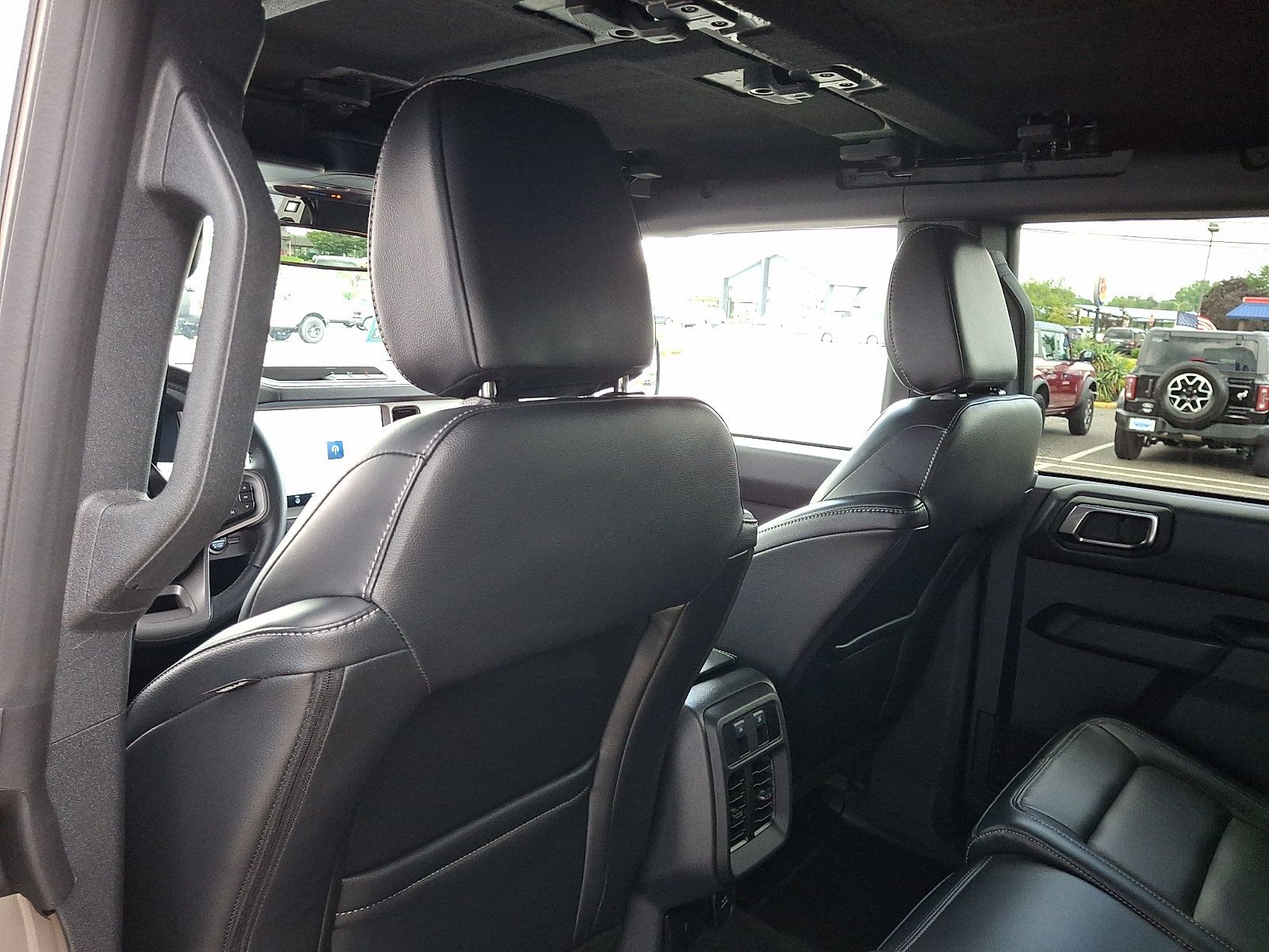 Used 2025 Ford Bronco Outer Banks AWD/4WD image 12