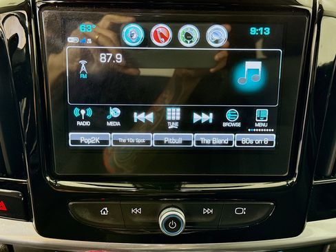 Used 2019 Chevrolet Traverse LT FWD image 14