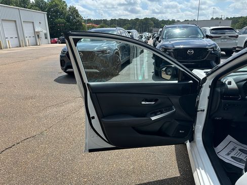 Used 2025 Nissan Sentra SR w/ SR Premium Package FWD image 6