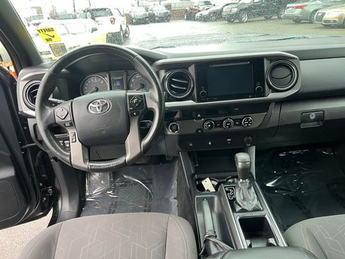 Used 2017 Toyota Tacoma TRD Sport w/ Tow Package image 24