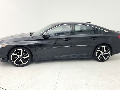 Used 2018 Honda Accord Sport image 2