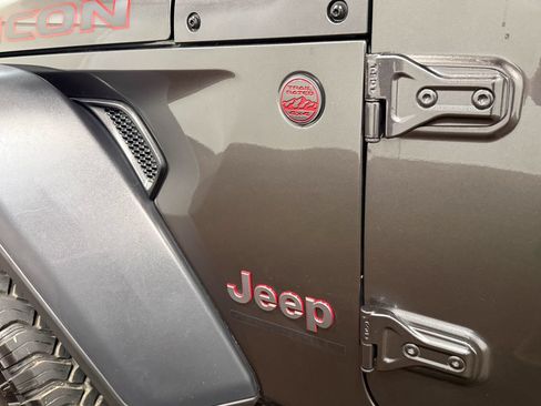 Used 2024 Jeep Gladiator Rubicon w/ Convenience Group AWD/4WD image 54