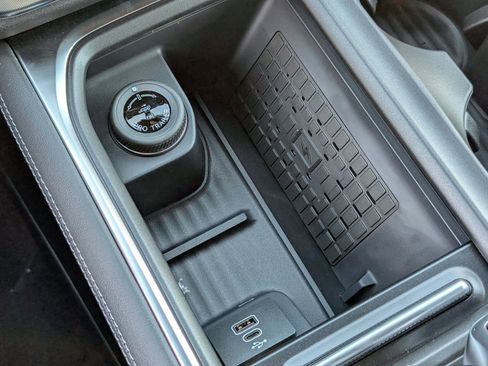 New 2025 Ford Expedition Active image 18