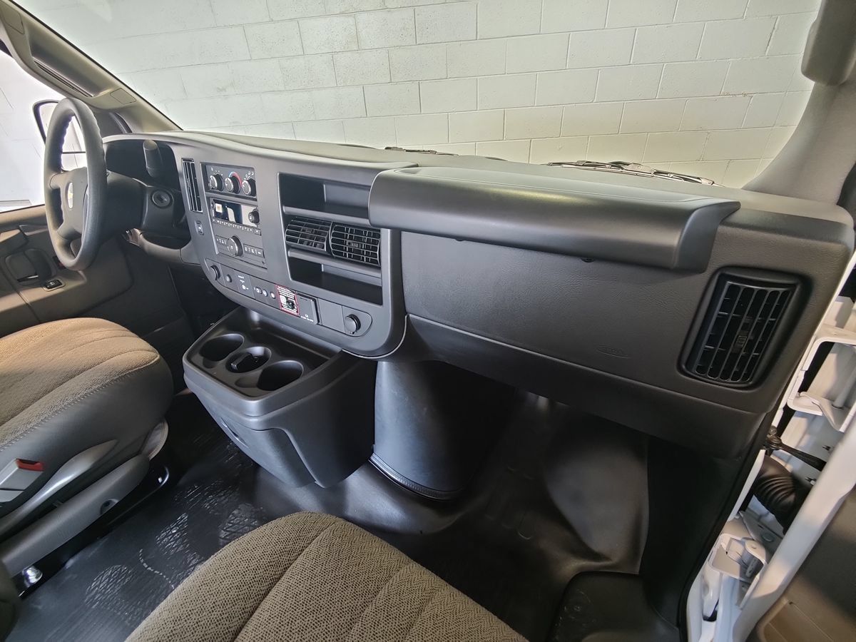 Used 2025 Chevrolet Express 3500 w/ Driver Convenience Package RWD image 28
