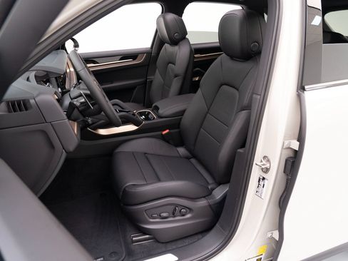 Used 2026 Porsche Cayenne AWD/4WD image 5