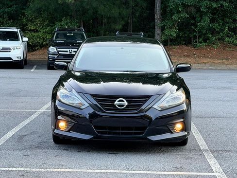 Used 2018 Nissan Altima 2.5 SR w/ SR Midnight Edition FWD image 3