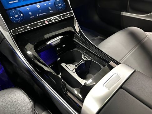 Used 2025 Mercedes-Benz C 300 4MATIC Sedan image 35