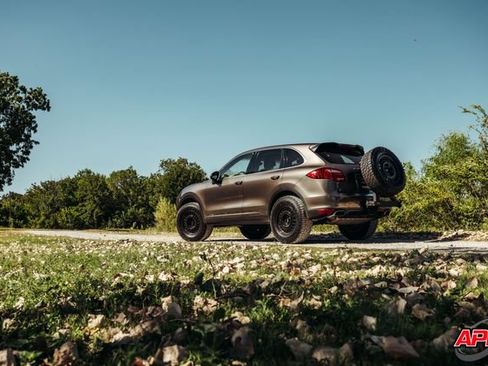 Used 2013 Porsche Cayenne AWD/4WD image 19