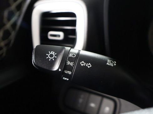 Used 2022 Hyundai Venue Limited FWD image 37