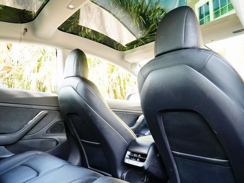 Used 2020 Tesla Model 3 Standard Range image 27