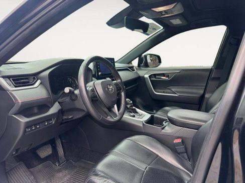 Used 2022 Toyota RAV4 SE image 9