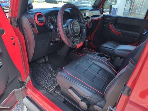 Used 2011 Jeep Wrangler Sahara w/ Connectivity Group AWD/4WD image 11